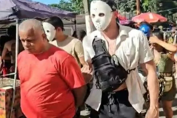 De Jason a Capitão América: policiais prendem ladrões em bloquinho