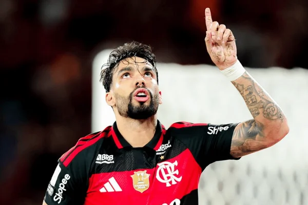 Lucas Paquetá comemora gol no Maracanã