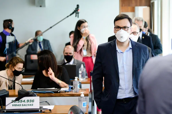 Na CPI, médico que trabalhava na Prevent relata chantagem para receitar kit Covid