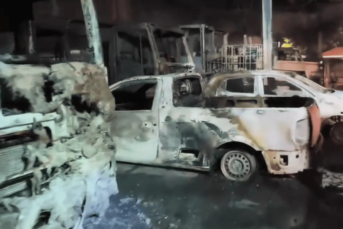 A garagem municipal da Prefeitura de Trabiju, no interior de São Paulo, foi atingida por um incêndio de grandes proporções durante a madrugada desta terça-feira (28/7) A garagem municipal da Prefeitura de Trabiju, no interior de São Paulo, foi atingida por um incêndio de grandes proporções durante a madrugada desta terça-feira (28/7)