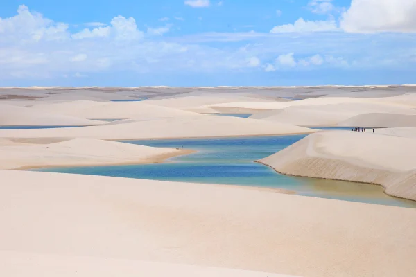 Foto colorida dos Lençóis Maranhenses - Metrópoles