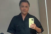 Rodrigo Fagundes faz selfie no espelho Rodrigo Fagundes faz selfie no espelho