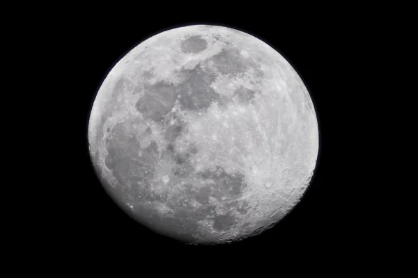 Foto da lua cheia vista do espaço cientistas efeitos afastamento Lua e Terra