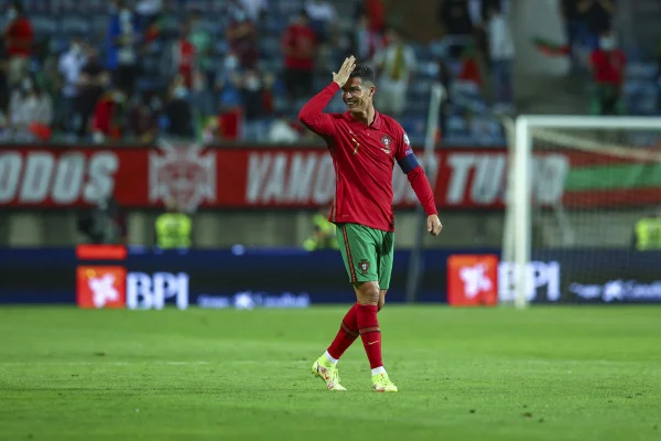 Contra a Irlanda, CR7 vira o maior artilheiro entre as seleções