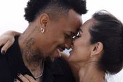 Éder Militão e Tainá Castro posam no vídeo pré-weddig