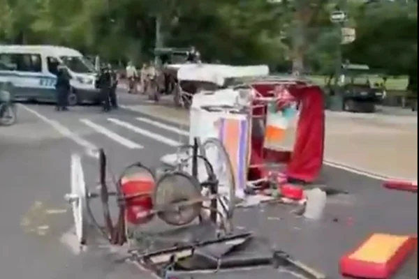 Turista de 18 anos morre ao cair de carruagem desgovernada em Nova York