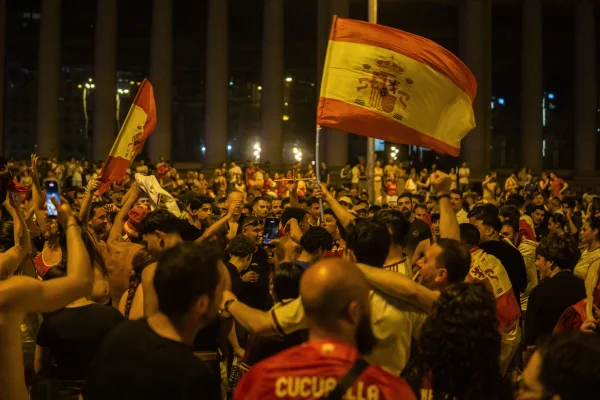 Adolescente de 13 anos morre durante comemoração do título da Espanha