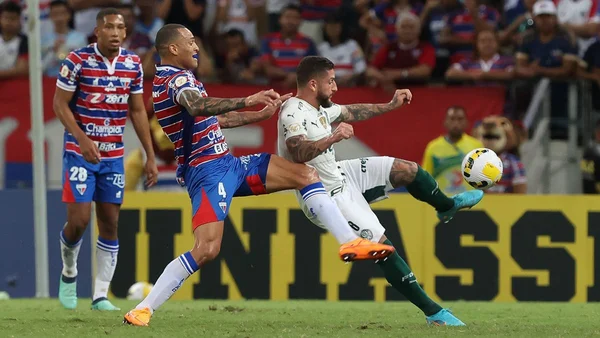 Palmeiras e Fortaleza ficam no 0 x 0 em jogo encerrado por apagão
