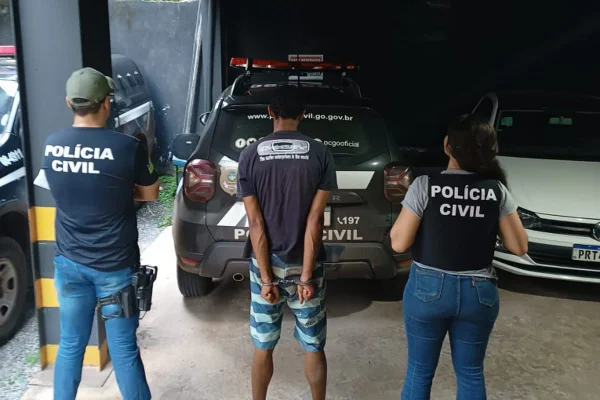 Policiais e suspeito - Metrópoles
