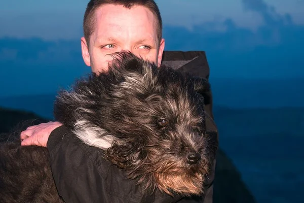 Dono tem atitude comovente com cachorro antes de sacrificá-lo
