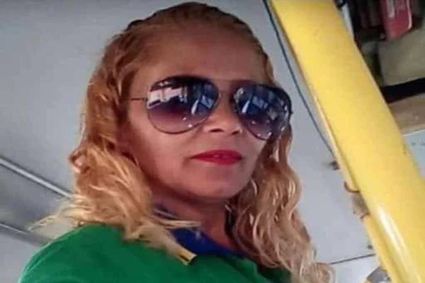 Cobradora de ônibus morre atropelada por motocicleta no Entorno do DF