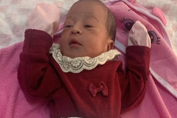 Imagem colorida de bebê Ana Beatriz - Metrópoles