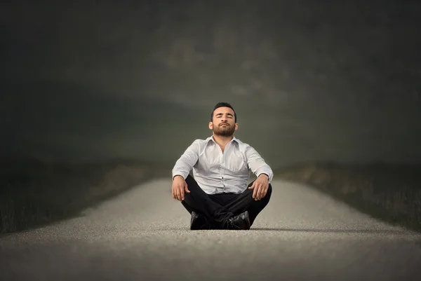 Namastreta: descubra os riscos associados à meditação