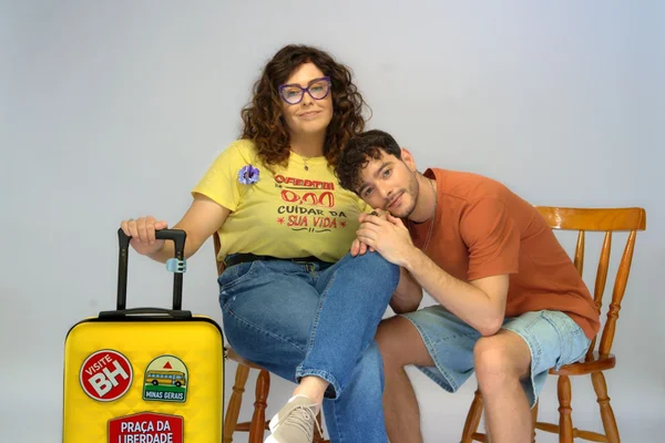 Paulo Guerra e Vitor Chaves interpretam Cidoca e Pedro no espetáculo “Andanças: entre o drama e a comédia”