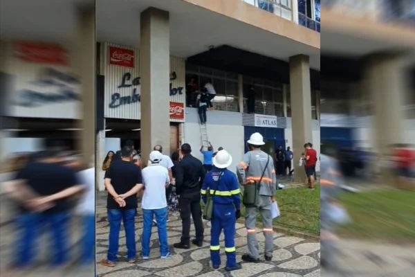 Vídeo: stand de tiro na Asa Sul pega fogo e alunos fogem pela janela