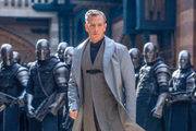 Cena de Robin Hood A Origem com Ben Mendelsohn