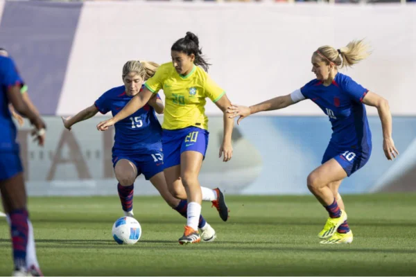 Seleção feminina encarou Estados Unidos na final da Copa Ouro