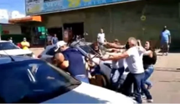 Vídeo mostra briga generalizada em frente à Feira dos Goianos