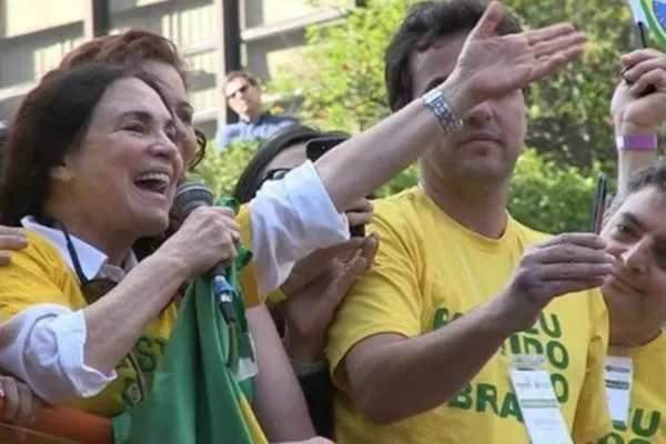Bolsonaro diz que “noivado” com Regina trará frutos ao país