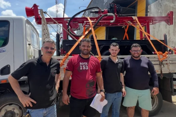 Perfuratriz ao deixar a fabricante em Umuarama (PR)