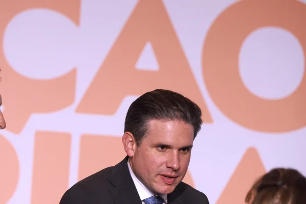 Hugo Motta é vaiado em evento de pré-Carnaval na Paraíba