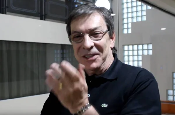 Morre o ator Kito Junqueira, aos 71 anos, em Curitiba