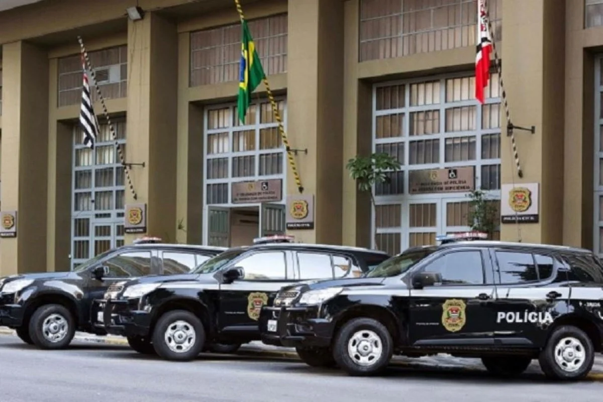 Com filho na moto, PM é reconhecido, reage a assalto e mata ladrão