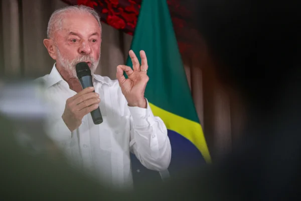Após 1º turno, Lula diz que carregou “nas costas” a “promiscuidade” no STF