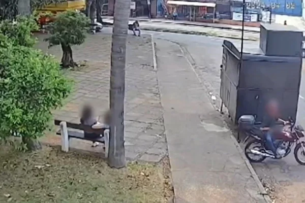 Imagem colorida de homem se masturbando em Jundiaí. Metrópoles