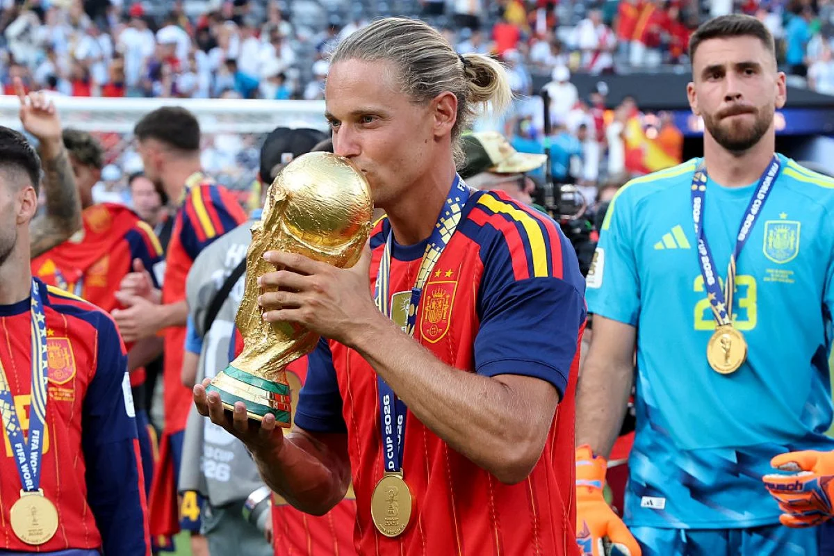 Llorente rebate comentários homofóbicos em fotos com Ferran Torres