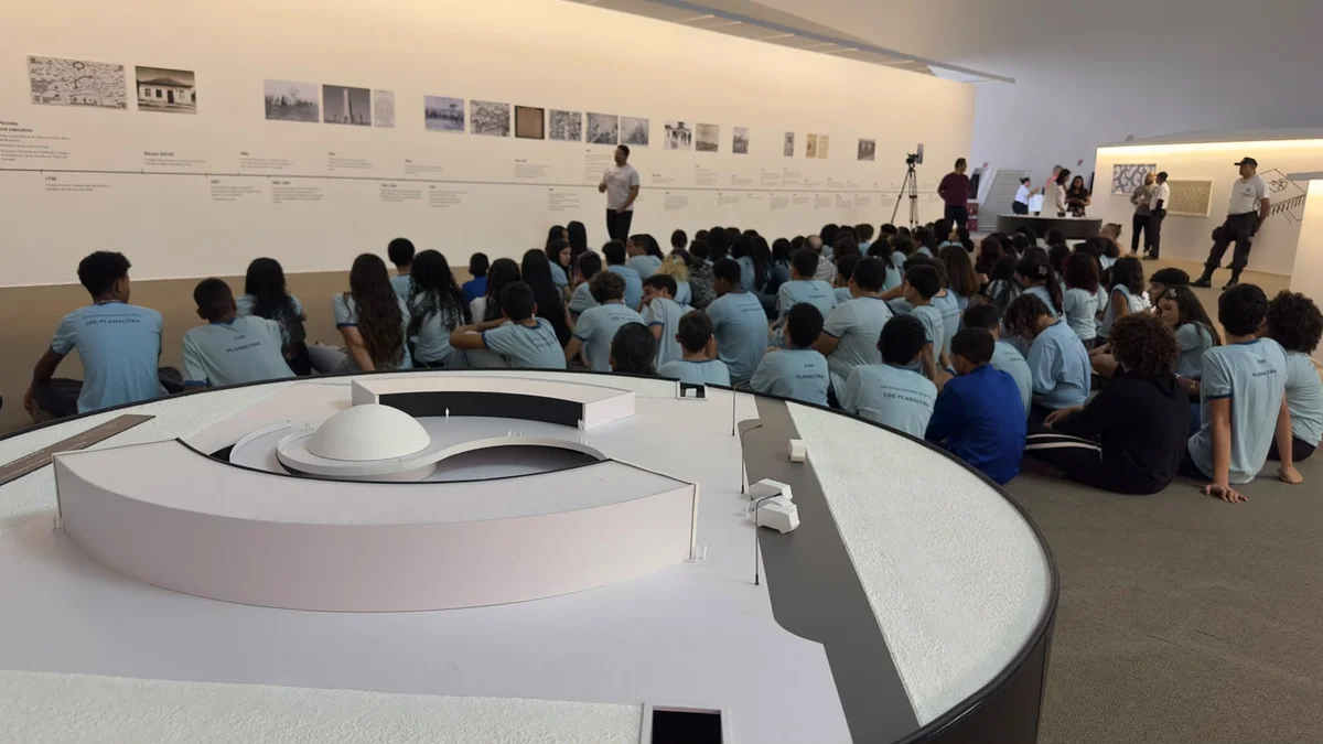 Alunos na exposição Alunos na exposição