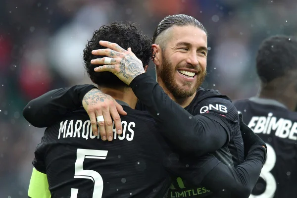 PSG vence Saint-Étienne em estreia de Ramos; Neymar se machuca
