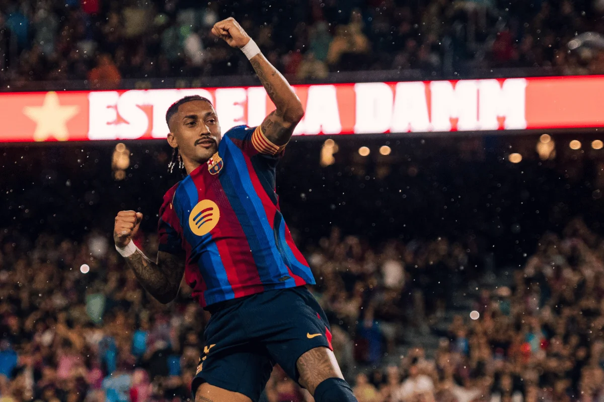 Raphinha comemora gol do Barcelona sobre o Racing Raphinha comemora gol do Barcelona sobre o Racing