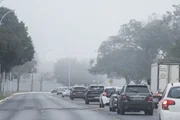 O céu de Brasília amanheceu tomado por uma forte neblina