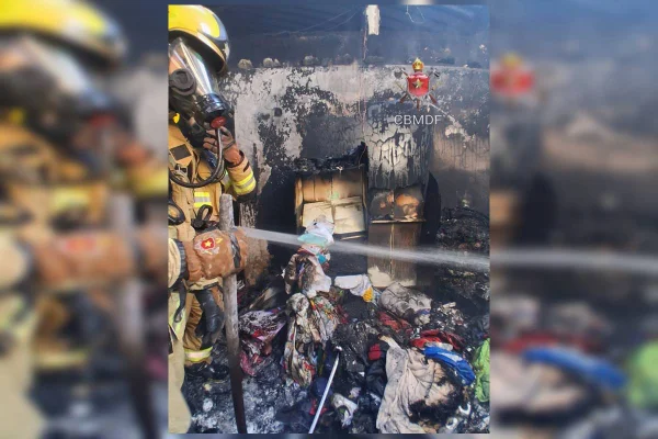 Incêndio em uma casa no Recanto das Emas, no dia 26/8/25