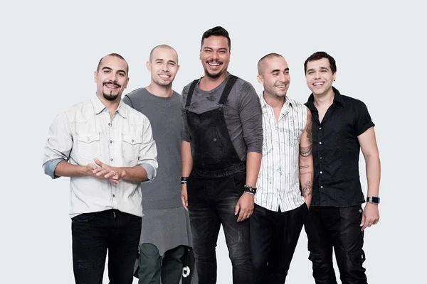 Vocalista do “Sorriso Maroto” será pai e revela sexo do bebê