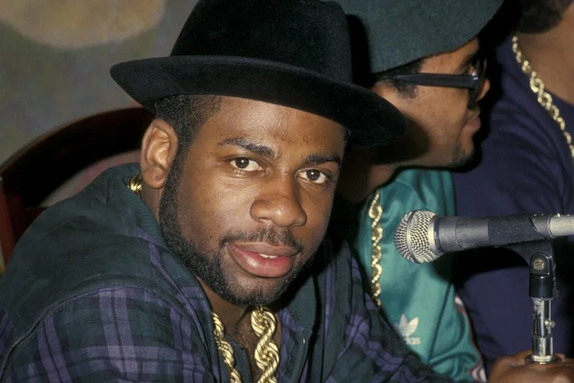 <b>Remastered – Who Killed Jam Master Jay.</b> O DJ Jam Master Jay, do Run D.M.C., teve um grande impacto na música e sua comunidade. Seus amigos e família ainda buscam a verdade, anos após seu assassinato, ainda não resolvido. Disponível em: 7/12 <b>Remastered – Who Killed Jam Master Jay.</b> O DJ Jam Master Jay, do Run D.M.C., teve um grande impacto na música e sua comunidade. Seus amigos e família ainda buscam a verdade, anos após seu assassinato, ainda não resolvido. Disponível em: 7/12