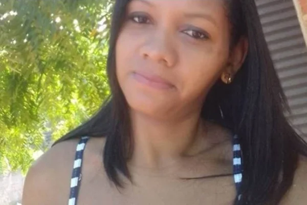 Mulher é encontrada degolada ao lado do filho de 2 anos