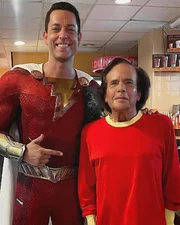 Michael Gray e Zachari Levi, ator de Shazam no universo da DC de Zack Snyder Michael Gray e Zachari Levi, ator de Shazam no universo da DC de Zack Snyder
