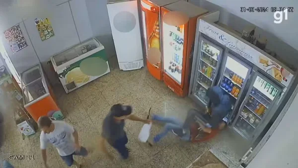 Imagem colorida de assalto em mercado - Metrópoles