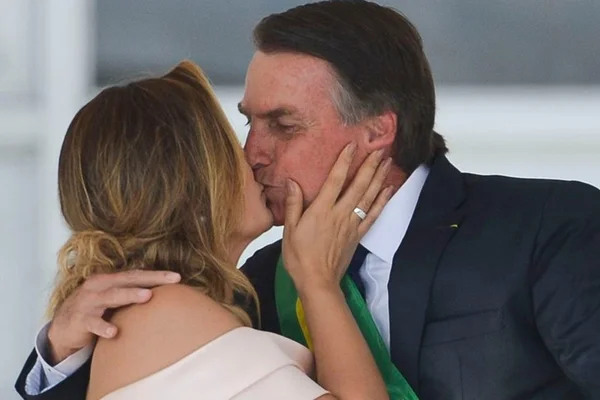 MC Carol sobre mulheres de Bolsonaro e Temer: “Cuidadoras de idosos”