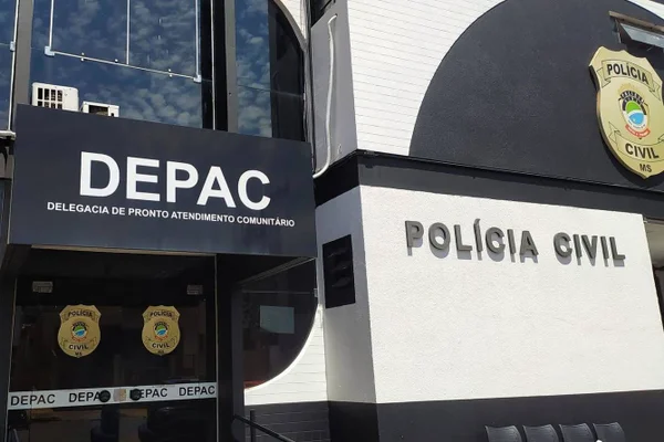 Foto colorida de fachada de delegacia - Metrópoles