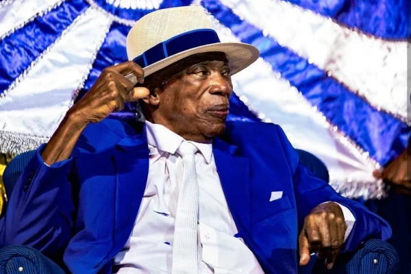 Milton Nascimento foi diagnosticado com Parkinson há 2 anos, diz filho