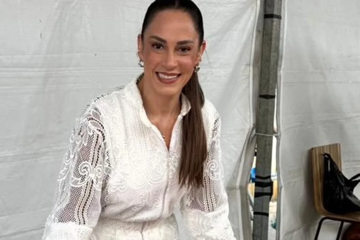 Após 5 meses, Silvia Abravanel acha cobra perdida no ralo de casa Após 5 meses, Silvia Abravanel acha cobra perdida no ralo de casa