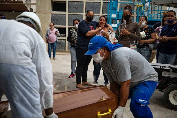 “Muita dor. Foi um massacre”, diz mãe de um dos mortos no Jacarezinho