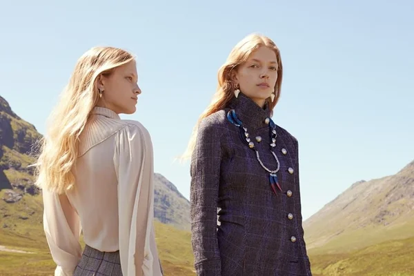 Chloé firma parceria com o Unicef pela igualdade de gênero