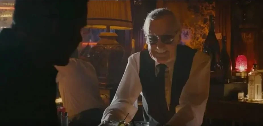 Homem-Formiga (2015): Ele faz um bartender meio ranzinza mas amigável em Homem-Formiga Homem-Formiga (2015): Ele faz um bartender meio ranzinza mas amigável em Homem-Formiga