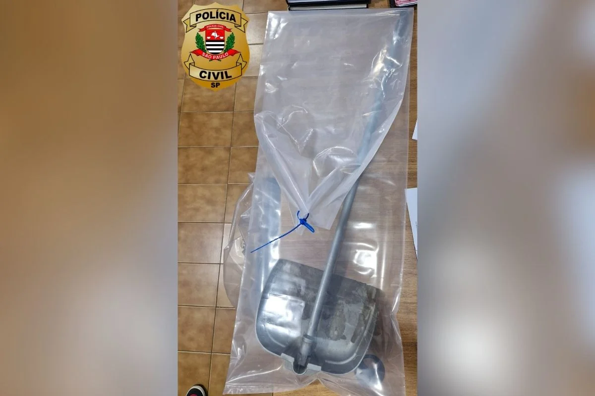 Adolescente que agrediu colega com pá de lixo disse que os dois estavam brincando Adolescente que agrediu colega com pá de lixo disse que os dois estavam brincando