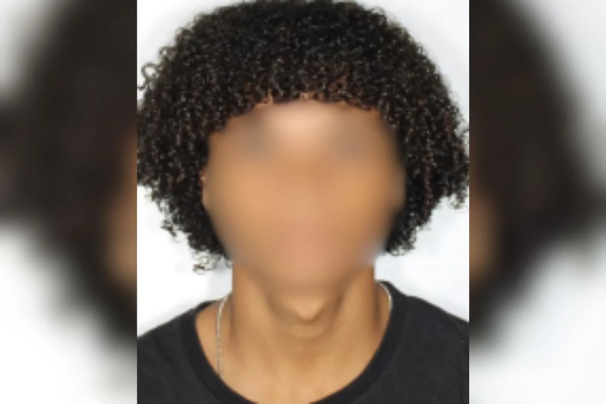 O adolescente J., de 17 anos, passou 15 dias internado injustamente na Fundação Casa apenas com base na descrição do cabelo O adolescente J., de 17 anos, passou 15 dias internado injustamente na Fundação Casa apenas com base na descrição do cabelo