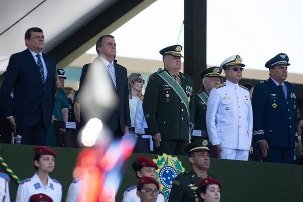 Em cerimônia, comandante do Exército critica “notícias tendenciosas”
